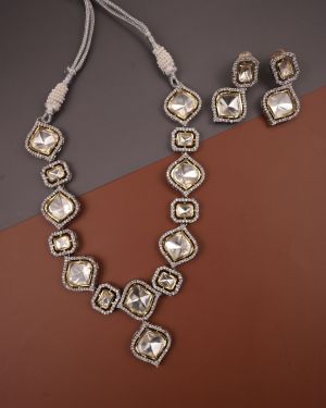 Elegant Kundan Necklace Set