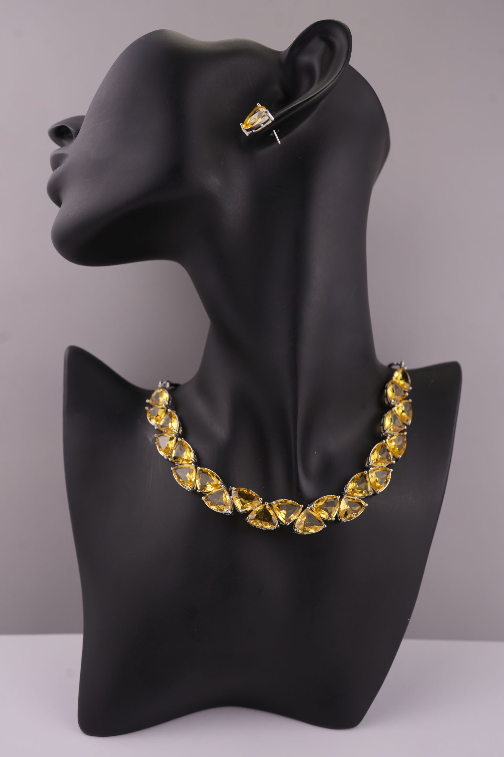Silver finish yellow stone neckset