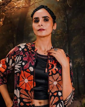 Fashion Top , Trousers with Shrug